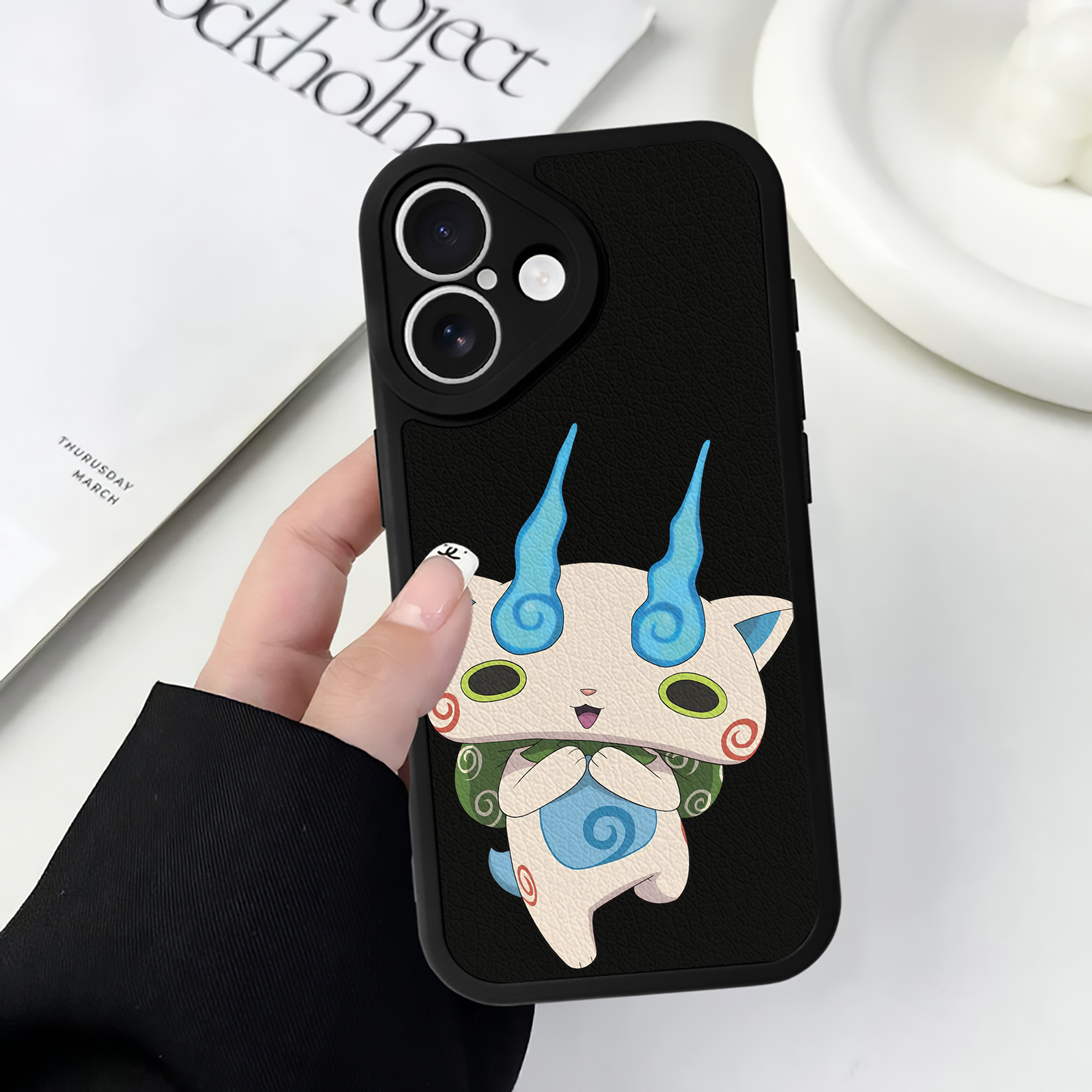 （画像用） 妖怪ウォッチ Yo-kai Watch 【iPhone 16シリーズ対応】シリコンスマホケース（レザー調） 材質：シリコン